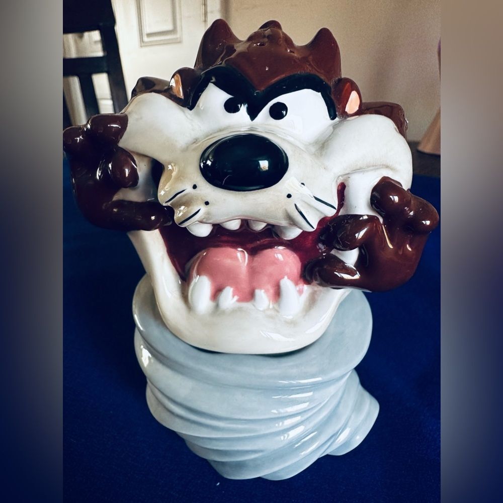 TAZ Tasmanian Devil Salt and pepper shaker set Vintage